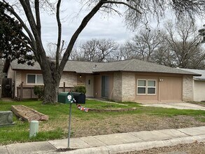 Building Photo - 116 Meadow Lark