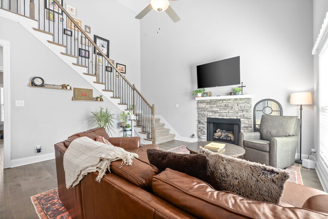 Building Photo - 3477 Eastwood Dr