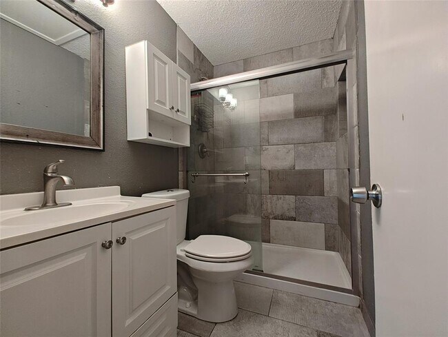 Building Photo - 5636 Birchmont Dr