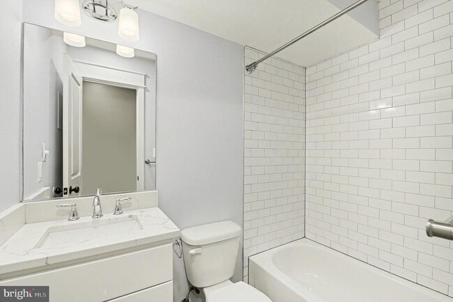 Building Photo - 1814 Jackson St