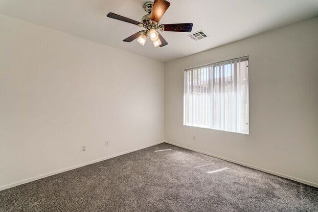 Building Photo - READY TO VIEW NOW! Bright, Open Floorplan w/ Brand New Interior Paint & Carpet!
