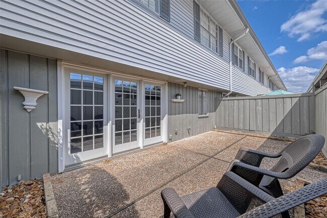 Building Photo - 6329 Del Monte Dr