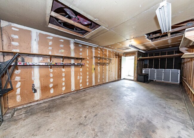 Building Photo - Newly Remodeled 3 Bedroom Home in Central Location