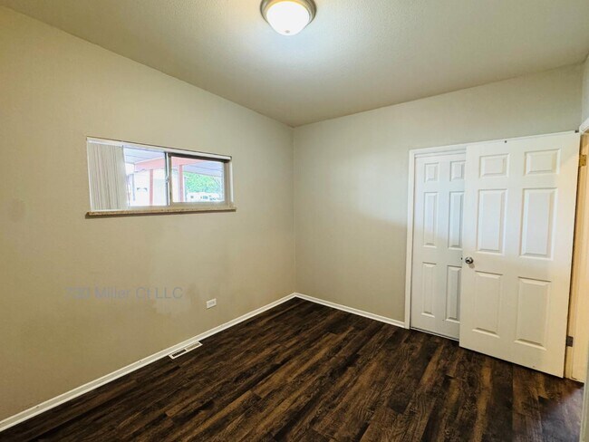 Building Photo - 730 Miller Ct