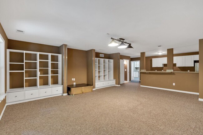 Building Photo - Spacious 7BR House in Powder Springs
