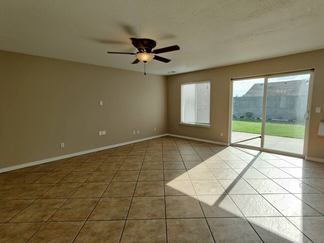 Building Photo - 3915 Hayden Ln