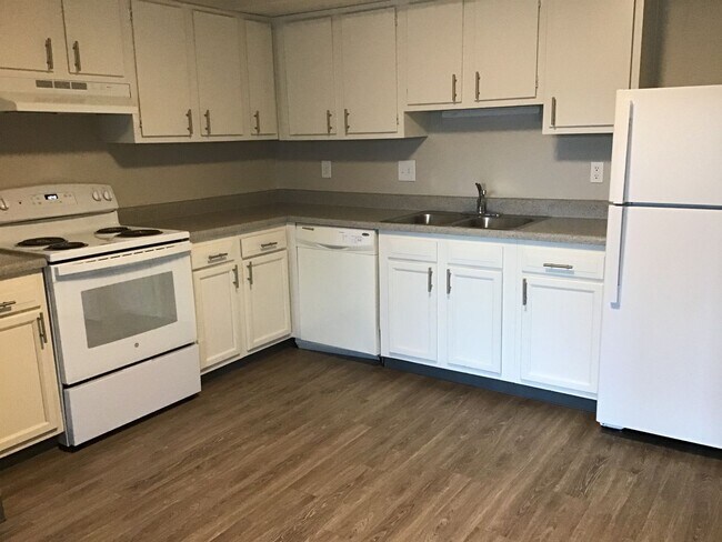 Building Photo - Spacious 1 Bedroom