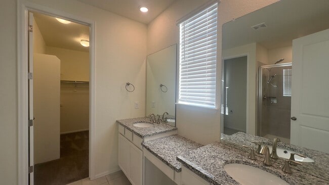 Building Photo - Great House In Fort Collins.  FALL LEASE SPECIAL! - $1000 off your 1st months rent!