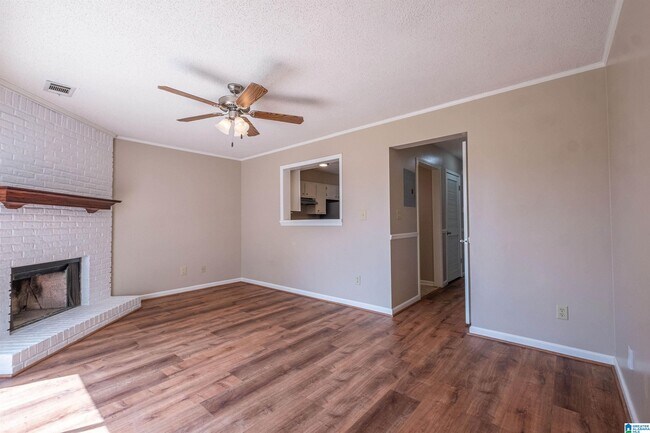 Building Photo - 1402 Applegate Dr