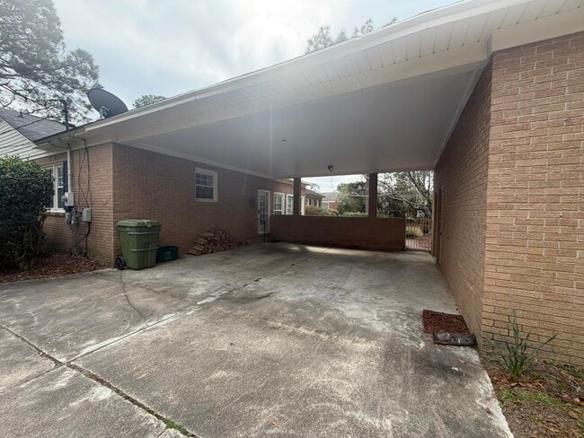 Building Photo - 115 Adams Ave