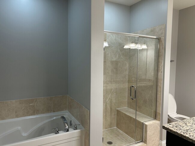Building Photo - 1800 Amberley Ct