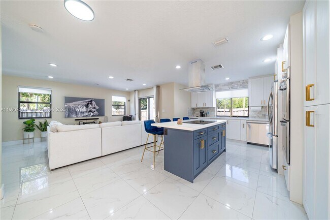 Building Photo - 1451 SW 11th Pl