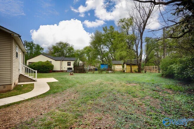 Building Photo - 800 Linwood Dr NW