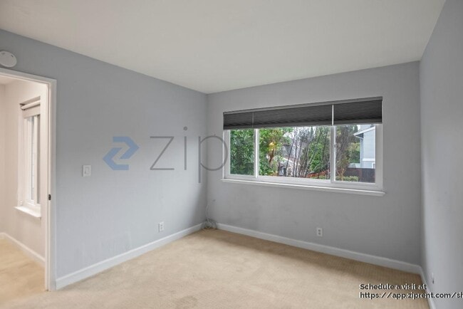 Building Photo - 567 Blue Jay Dr