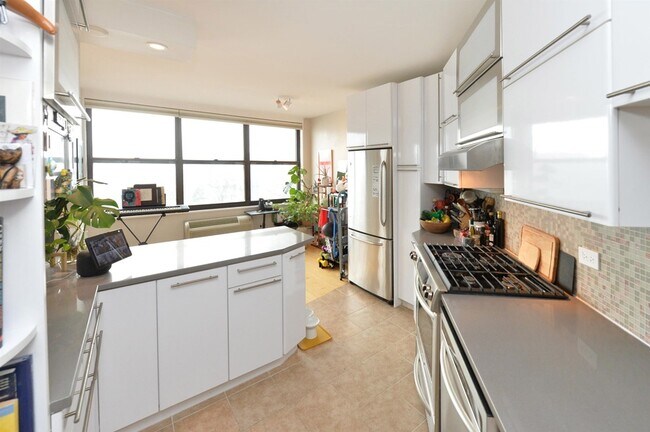 Building Photo - 7000 Boulevard