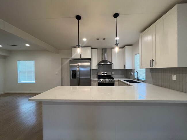 Building Photo - 8007-8009 HILL DR.