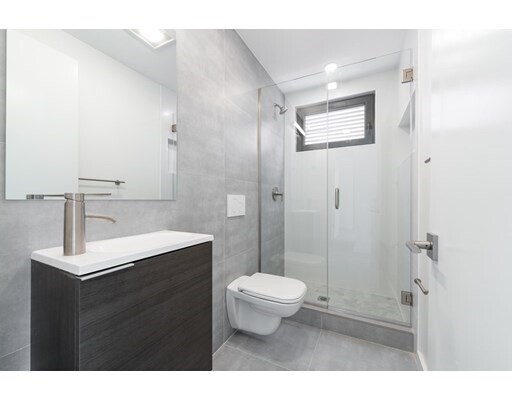 Building Photo - 76 Calumet St