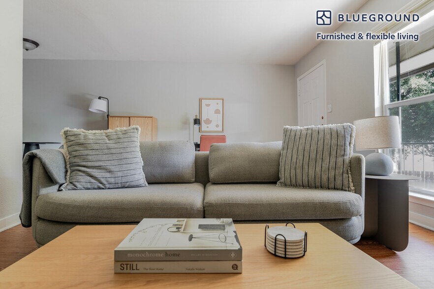 Building Photo - 1230 E 38th 1/2 St