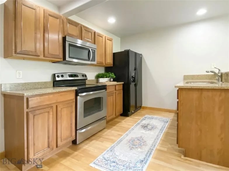 Building Photo - 957 Forestglen Dr