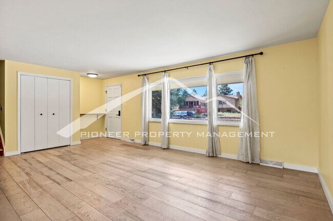 Building Photo - 1363 Ginny Ln