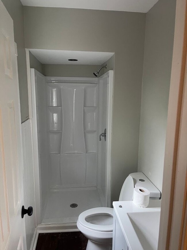 Building Photo - Cozy 1 Bedroom / 2 Bathroom Home in Braddock