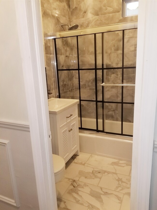 Building Photo - 159 W 10th St