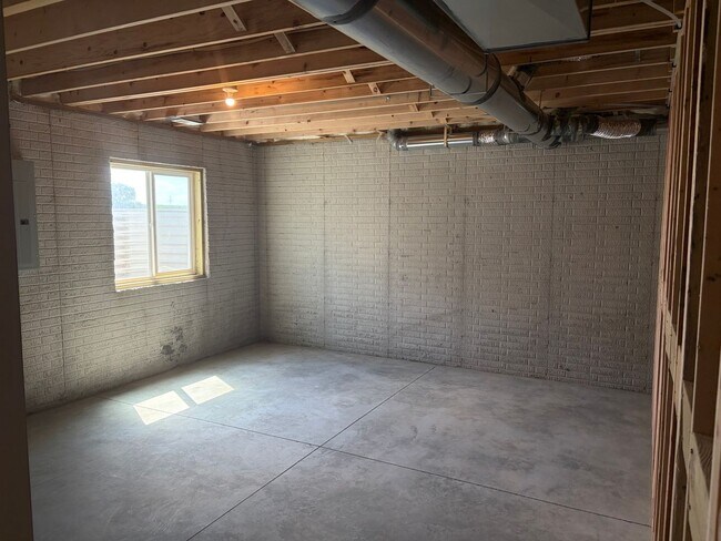 Building Photo - 14805 Willow St