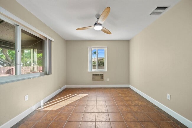 Building Photo - 6150 SW 15th St