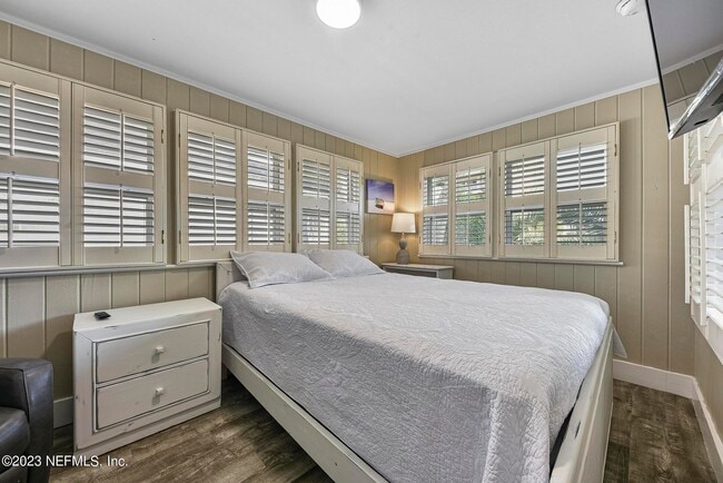 Building Photo - 187 19th St N