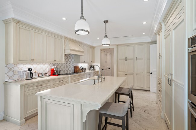 Building Photo - 210 Emerald Ln