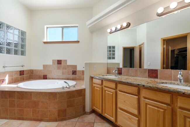 Building Photo - 6416 Sage Point Ct NE