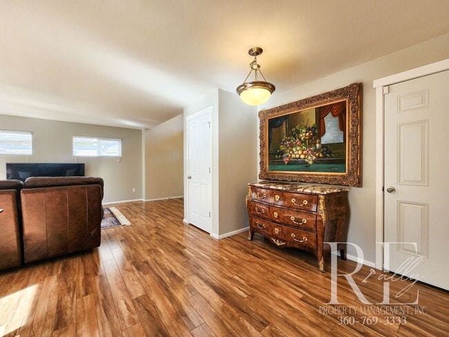 Building Photo - Spacious Silverdale Home with Large Fenced...
