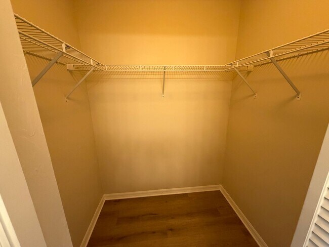 Building Photo - ANNUAL RENTAL - 2 BED / 2 BATH AT REGENT PARK