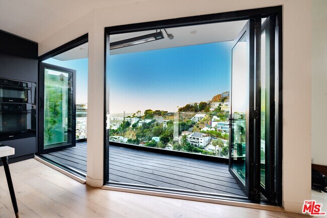 Building Photo - 8560 Franklin Ave