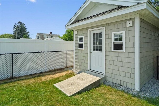 Building Photo - 474 Burncoat St