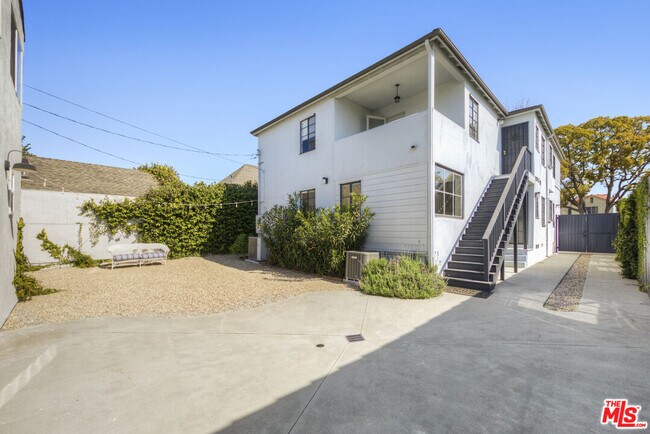 Building Photo - 1033 S Tremaine Ave