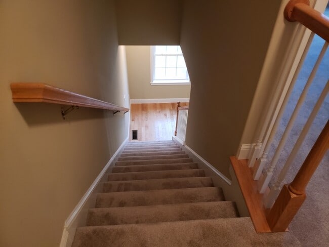 Building Photo - 10 Cardigan Ct