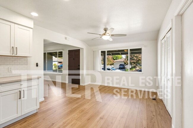 Building Photo - 7400 Mooncrest Way