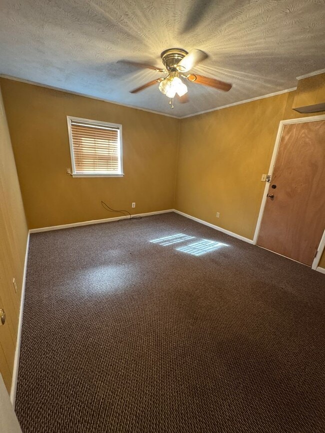 Building Photo - 6304 Sherwood Dr