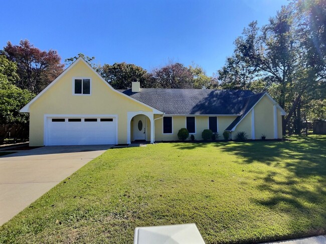 Primary Photo - Spacious 4 bedroom home in Ocean Springs!