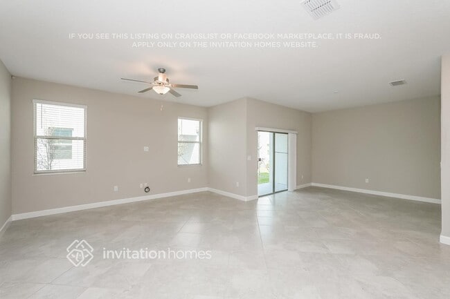 Building Photo - 2889 Coach Manors Way