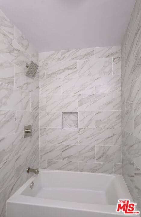 Building Photo - 825 S Detroit St