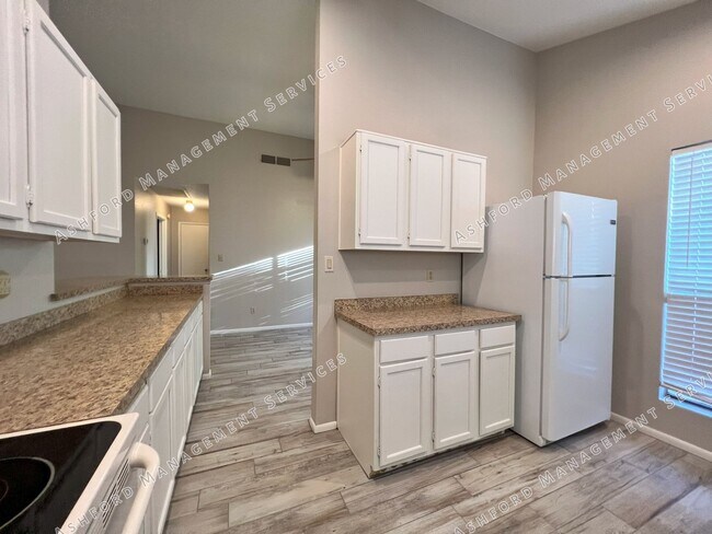 Building Photo - 3 BEDROOM 2 BATH IN HEART OF CHANDLER WITH...