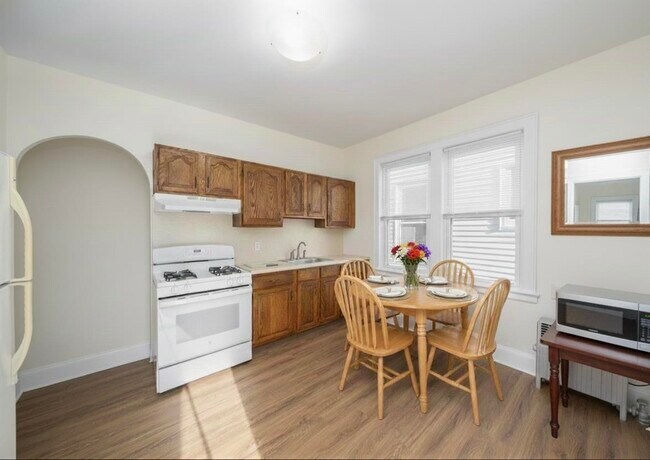 Building Photo - 18 E 51st St