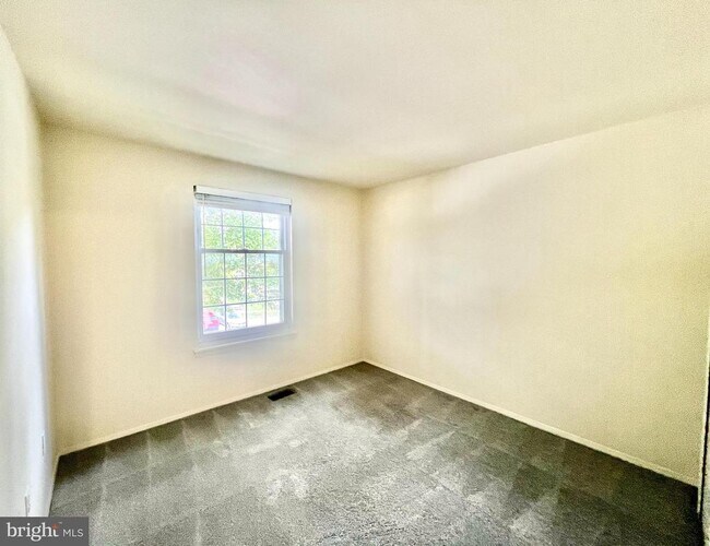 Building Photo - 1 Crotona Ct