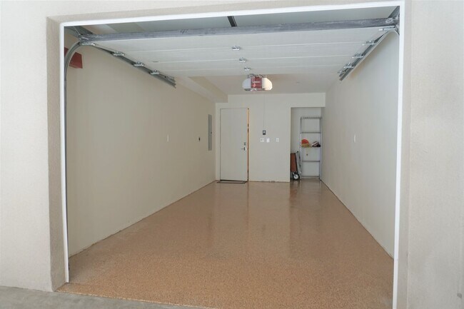 Building Photo - 420 Heliotrope Ave