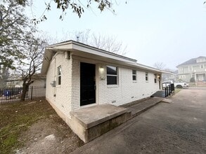 Building Photo - Beautiful 1 bedroom duplex in the heart of it all.