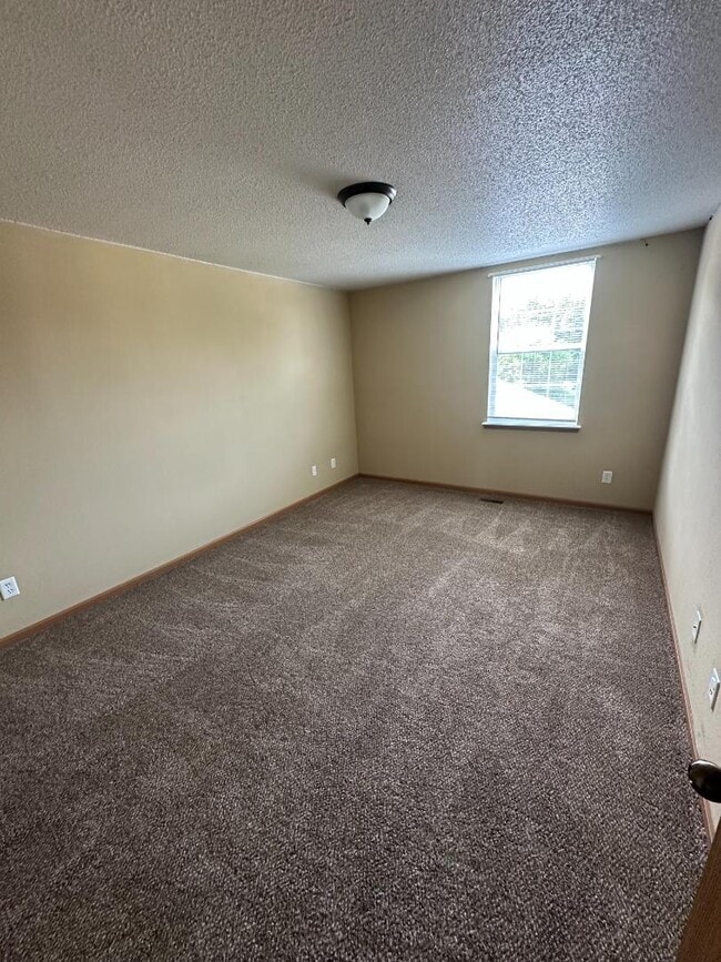 Building Photo - 310 E Liberty Ln
