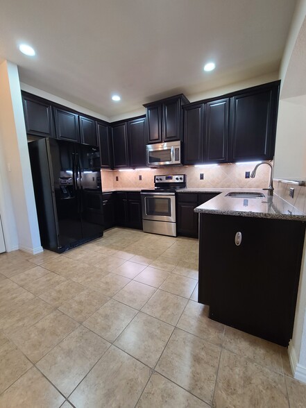 Building Photo - 3080 Peyton Brook Dr
