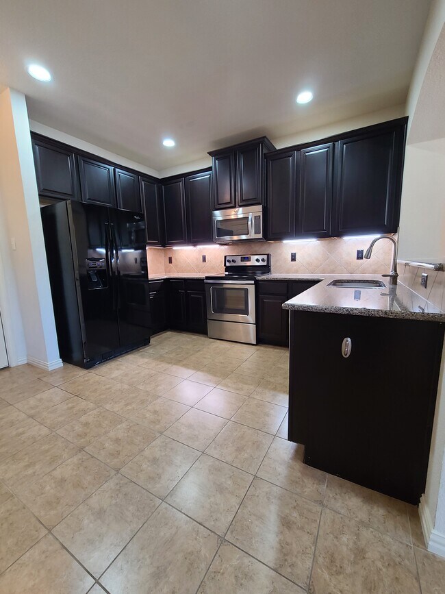 Building Photo - 3080 Peyton Brook Dr
